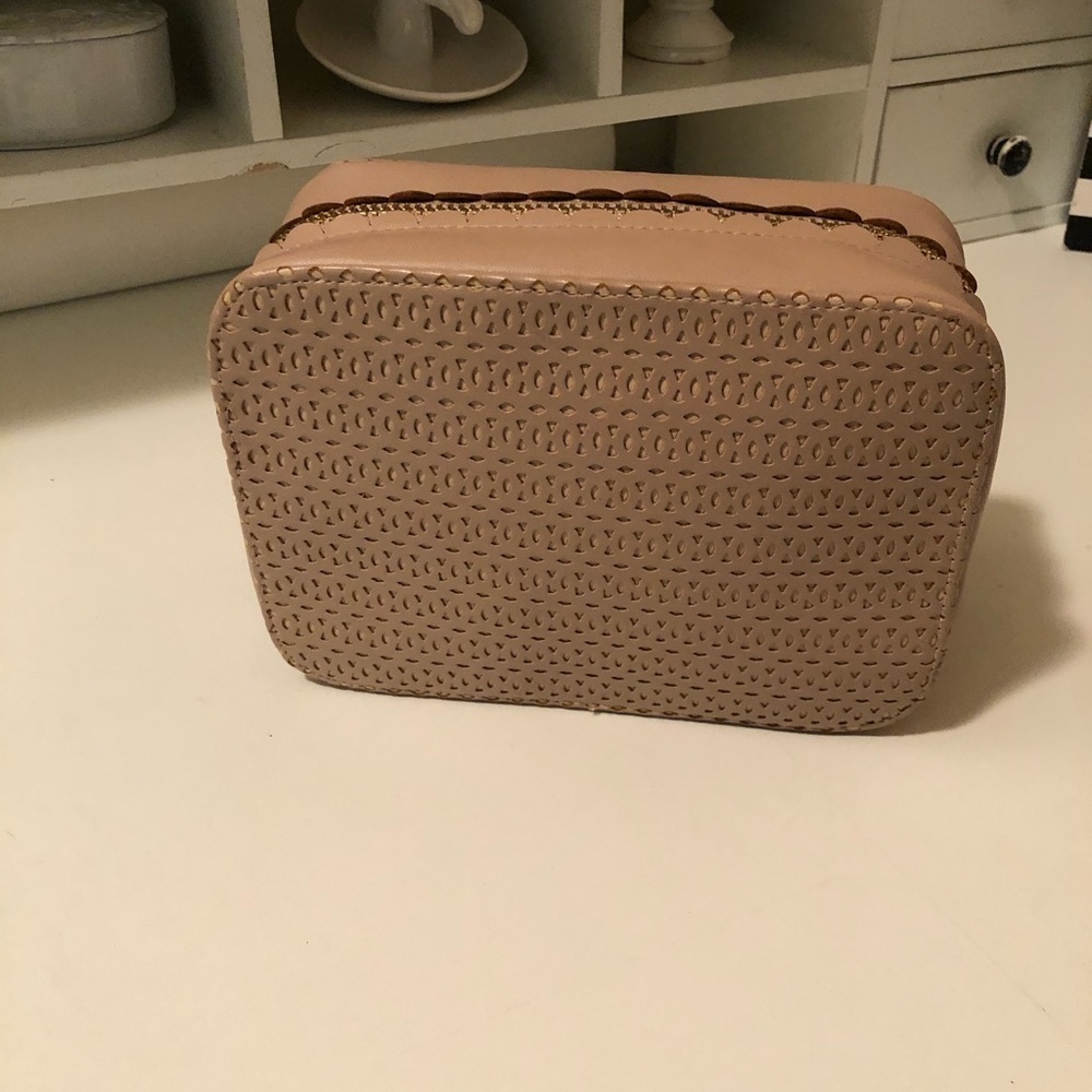 Trish Mcevoy makeup organizer. Ten soft zipper